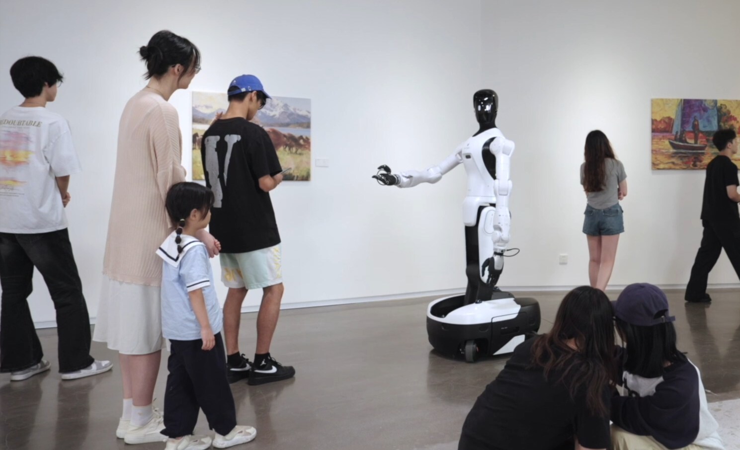 China’s Agibot Unveils Industrial-Grade Interactive Embodied Robot Agibot G2