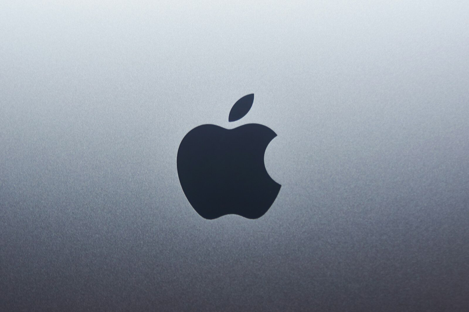 Apple Enables Siri Voice Customisation in iOS 27 Beta as AI Assistant Race Intensifies