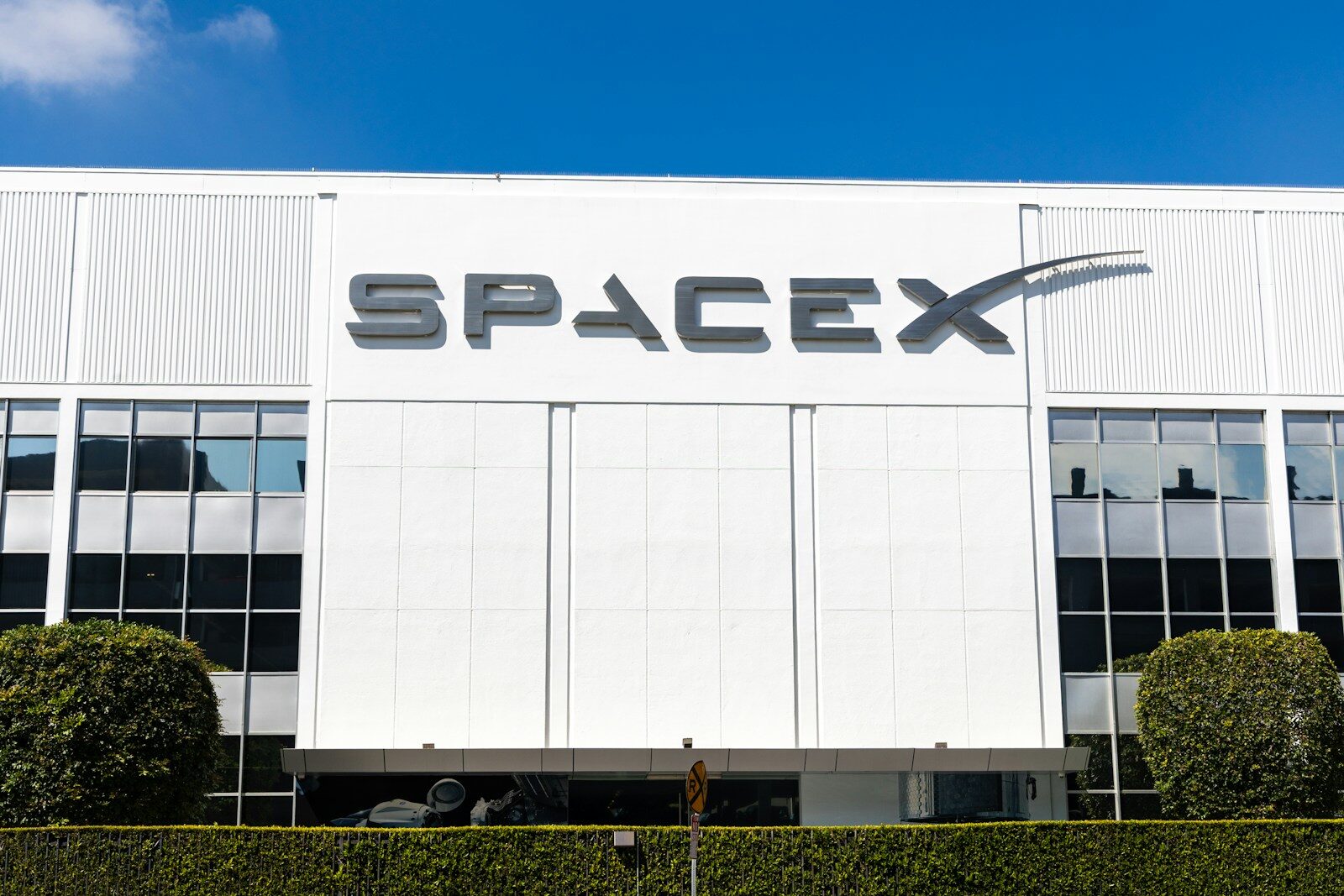 SpaceX Shows Investors AI Device Prototype as Hardware Race With OpenAI Takes Shape