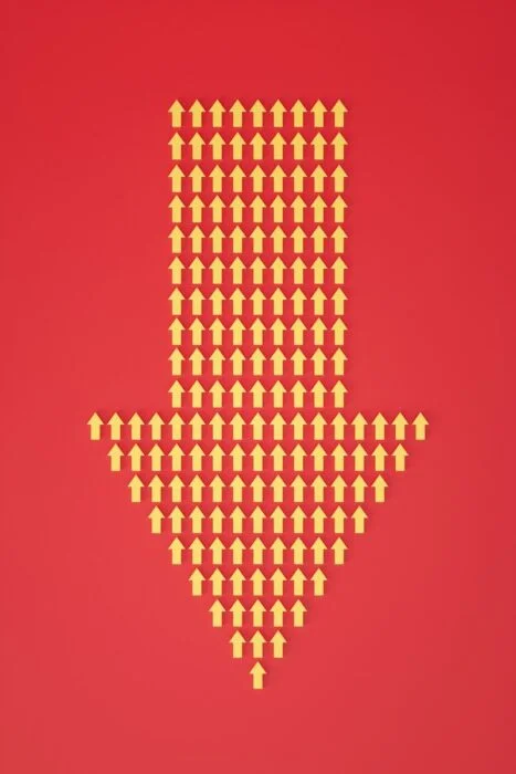 a red background with a yellow dotted arrow